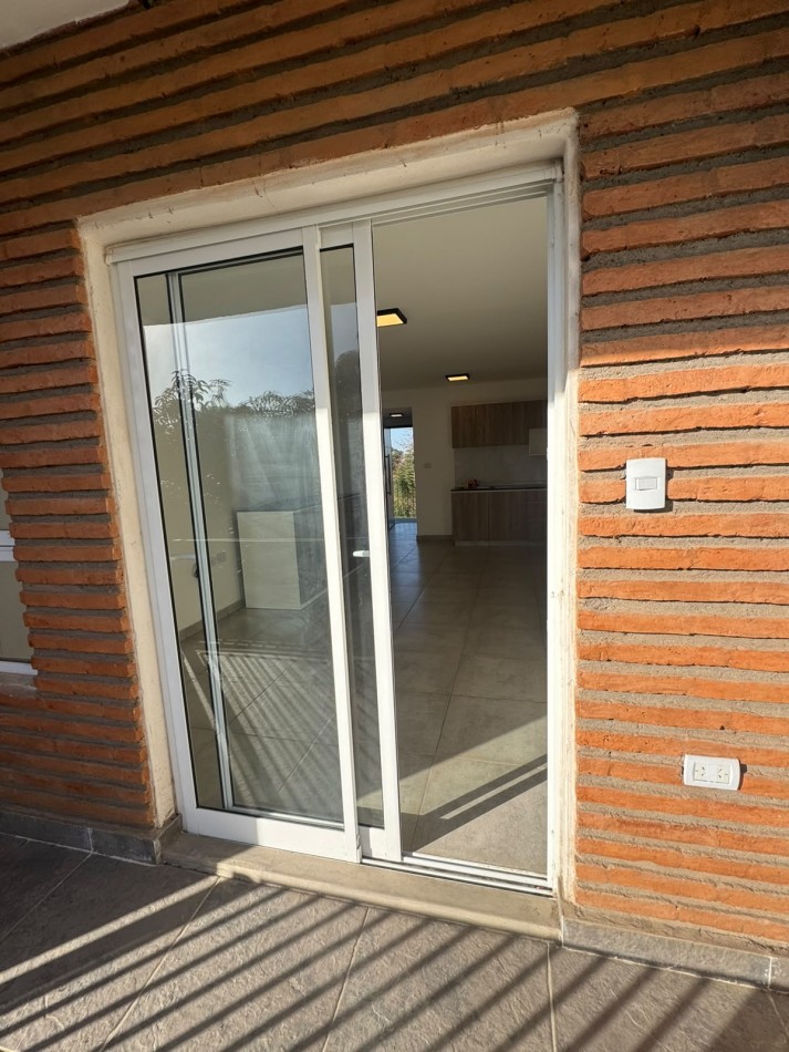 ALQUILER MONO AMBIENTE EN YB 